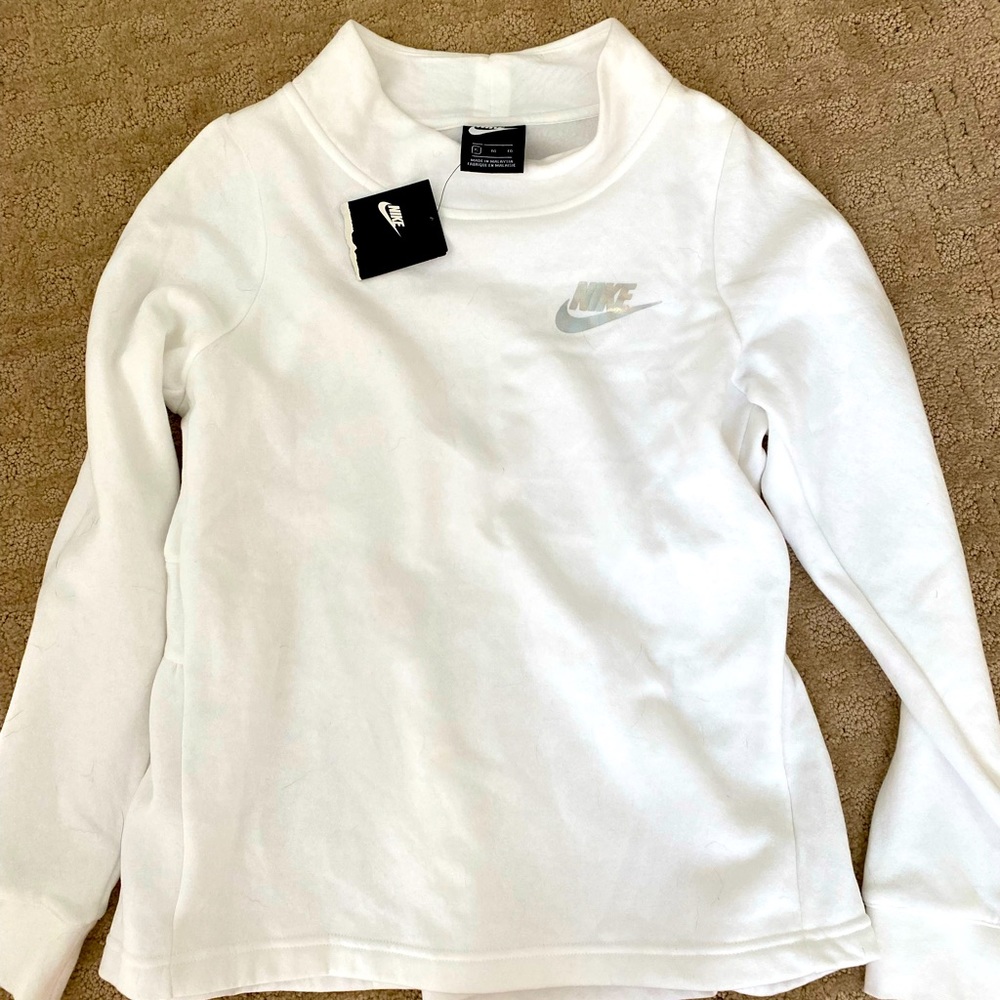 NWT Nike sweatshirt.. Never been worn. Super soft inside